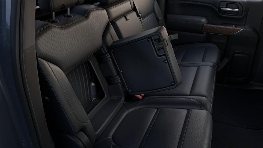 Интерьер GMC Sierra Denali Crew Cab 2018 года  (фото 25 из 45)